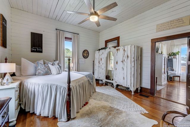 109 W Evergreen St, Boerne, TX 78006