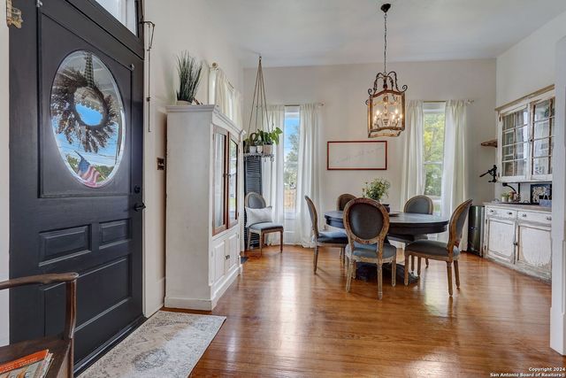 109 W Evergreen St, Boerne, TX 78006