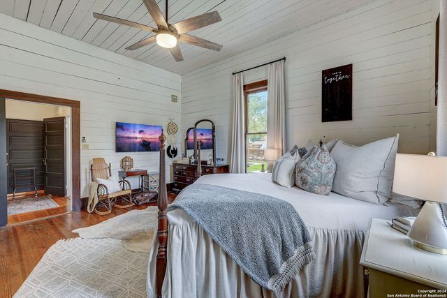 109 W Evergreen St, Boerne, TX 78006