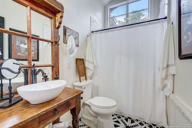 109 W Evergreen St, Boerne, TX 78006