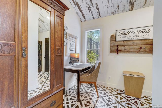 109 W Evergreen St, Boerne, TX 78006