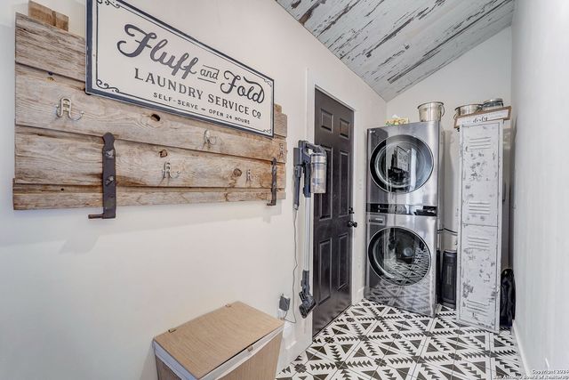 109 W Evergreen St, Boerne, TX 78006