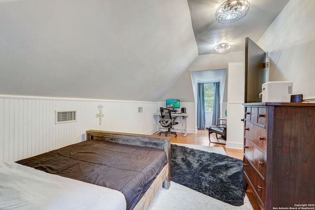 109 W Evergreen St, Boerne, TX 78006