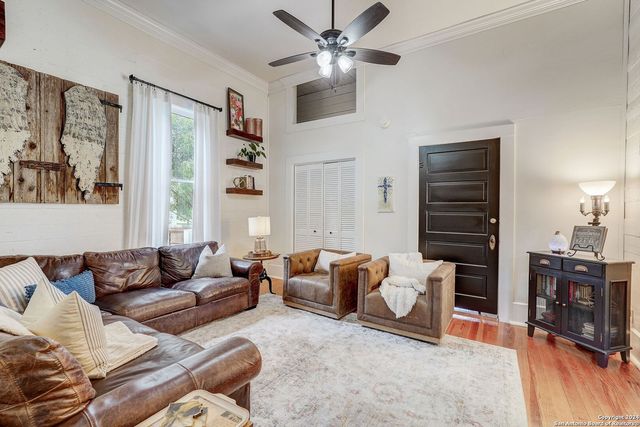 109 W Evergreen St, Boerne, TX 78006