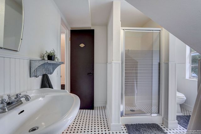 109 W Evergreen St, Boerne, TX 78006