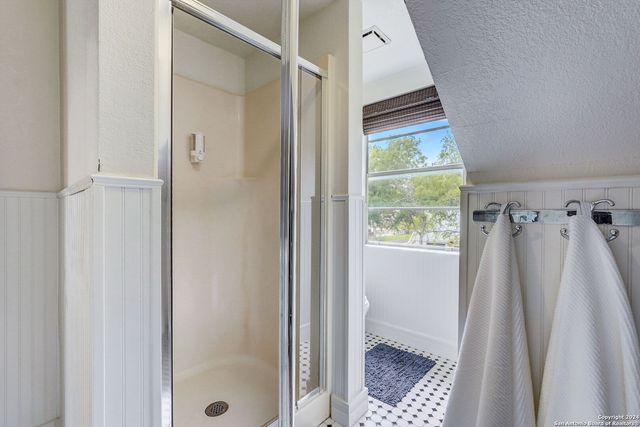 109 W Evergreen St, Boerne, TX 78006