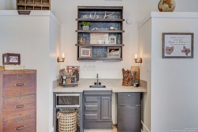 109 W Evergreen St, Boerne, TX 78006