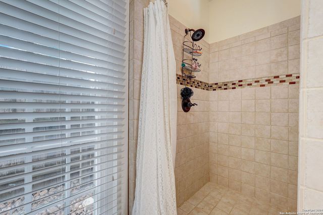 109 W Evergreen St, Boerne, TX 78006