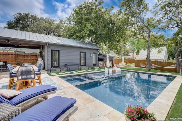 109 W Evergreen St, Boerne, TX 78006