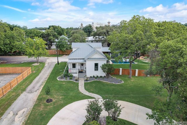 109 W Evergreen St, Boerne, TX 78006