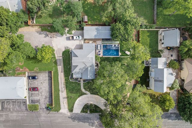 109 W Evergreen St, Boerne, TX 78006