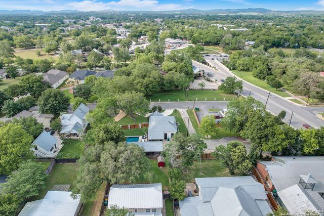 109 W Evergreen St, Boerne, TX 78006