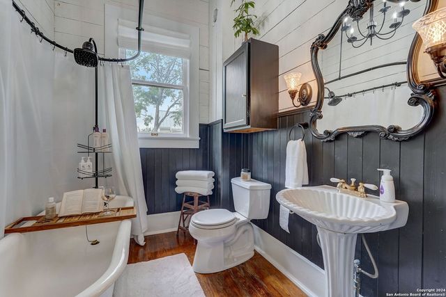 109 W Evergreen St, Boerne, TX 78006