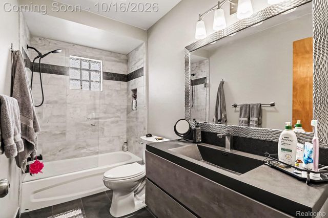 57836 Kaczmarek Drive, Washington Township, MI 48094