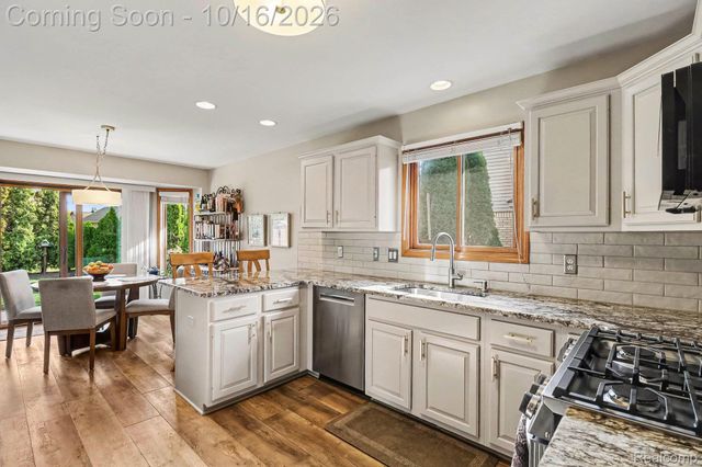 57836 Kaczmarek Drive, Washington Township, MI 48094