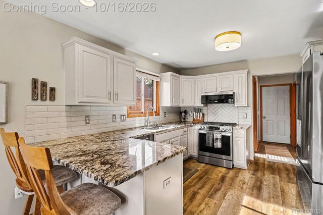 57836 Kaczmarek Drive, Washington Township, MI 48094