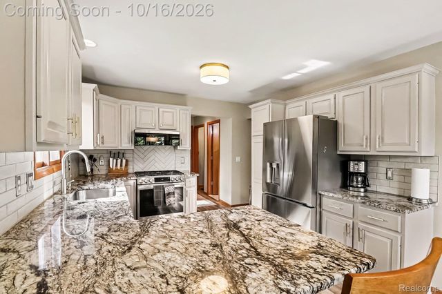 57836 Kaczmarek Drive, Washington Township, MI 48094