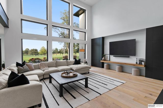 9430 Maricopa Drive, Lincoln, NE 68520