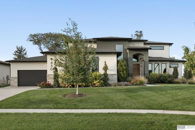 9430 Maricopa Drive, Lincoln, NE 68520
