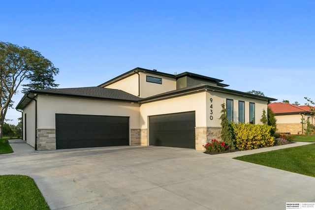 9430 Maricopa Drive, Lincoln, NE 68520