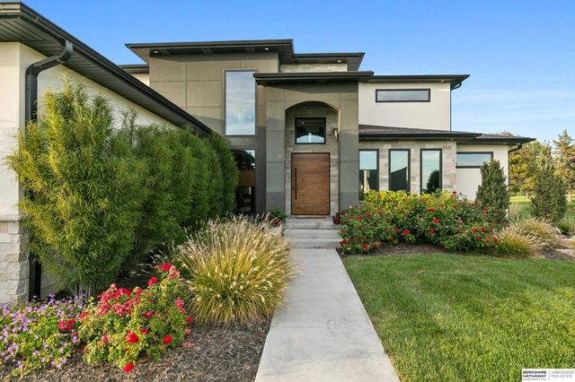 9430 Maricopa Drive, Lincoln, NE 68520