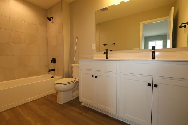 140 Sienna Glenn Drive, Lewis Center, OH 43035
