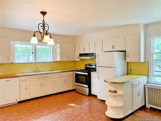 2727 Boston Post Road, Darien, CT 06820