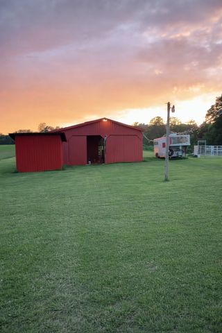 6498 N Mount Pleasant Rd, Greenbrier, TN 37073