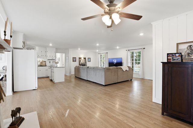 6498 N Mount Pleasant Rd, Greenbrier, TN 37073