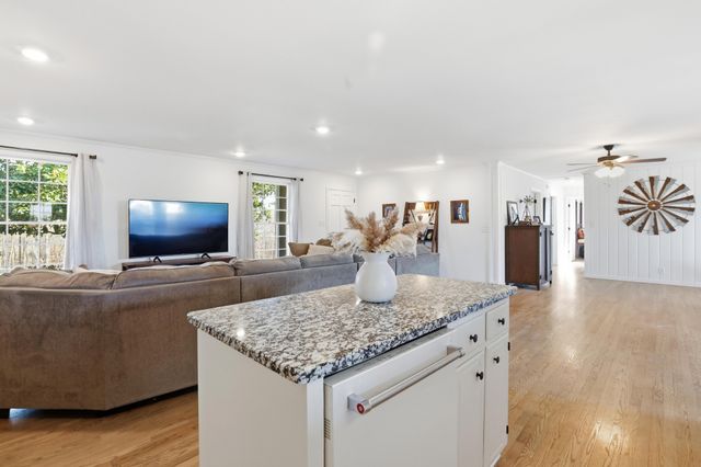 6498 N Mount Pleasant Rd, Greenbrier, TN 37073