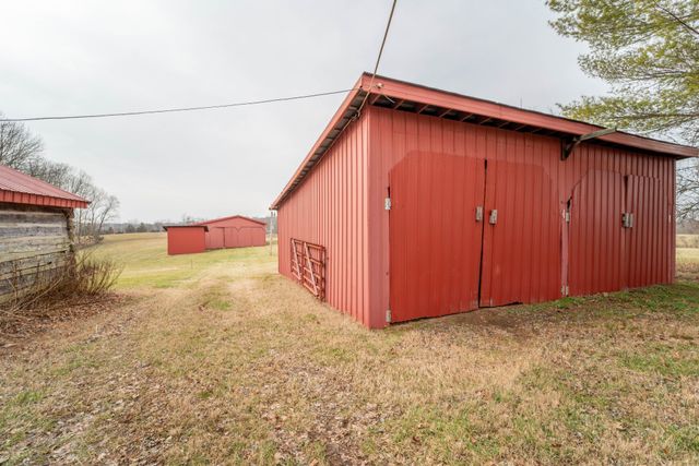 6498 N Mount Pleasant Rd, Greenbrier, TN 37073