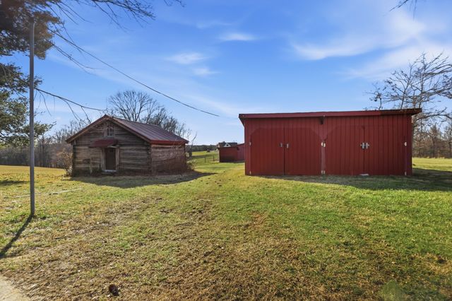 6498 N Mount Pleasant Rd, Greenbrier, TN 37073