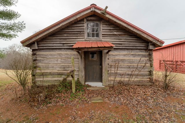 6498 N Mount Pleasant Rd, Greenbrier, TN 37073