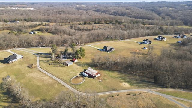 6498 N Mount Pleasant Rd, Greenbrier, TN 37073