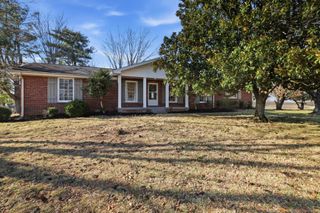6498 N Mount Pleasant Rd, Greenbrier, TN 37073