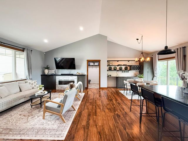 3927 Stone Point Drive NE, Rochester, MN 55906