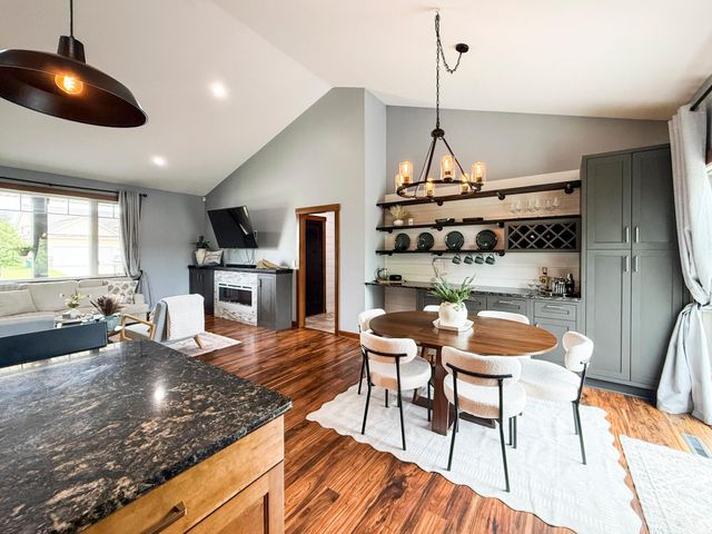 3927 Stone Point Drive NE, Rochester, MN 55906