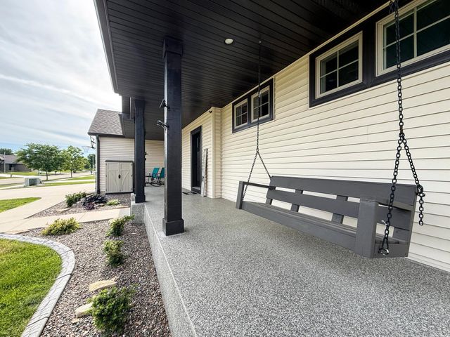 3927 Stone Point Drive NE, Rochester, MN 55906