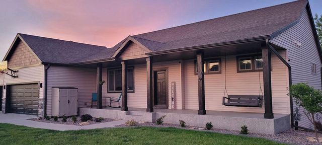 3927 Stone Point Drive NE, Rochester, MN 55906