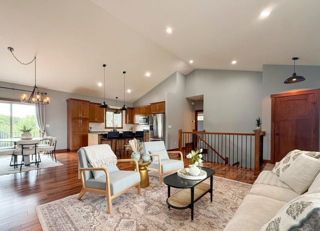 3927 Stone Point Drive NE, Rochester, MN 55906