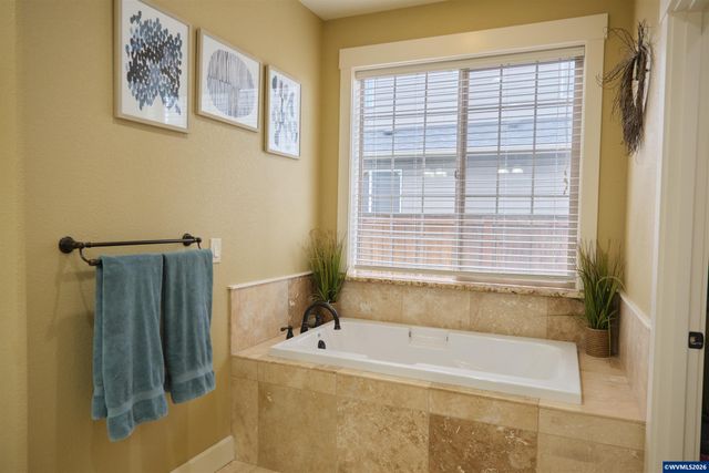 9754 Willamette St, Aumsville, OR 97325