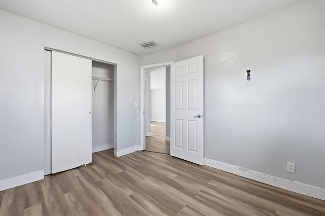 2001 A E Isaacs Avenue 2007, West Palm Beach, FL 33407