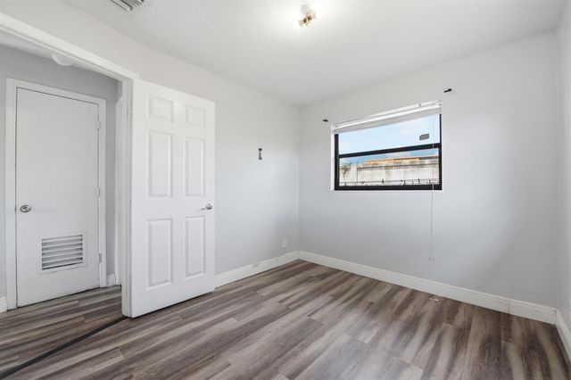 2001 A E Isaacs Avenue 2007, West Palm Beach, FL 33407