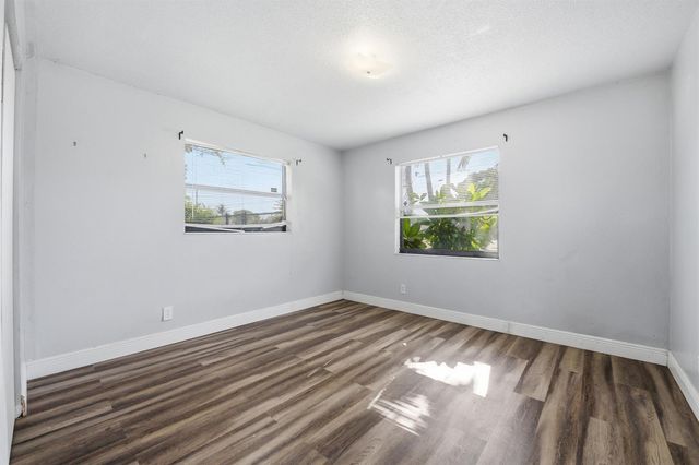 2001 A E Isaacs Avenue 2007, West Palm Beach, FL 33407