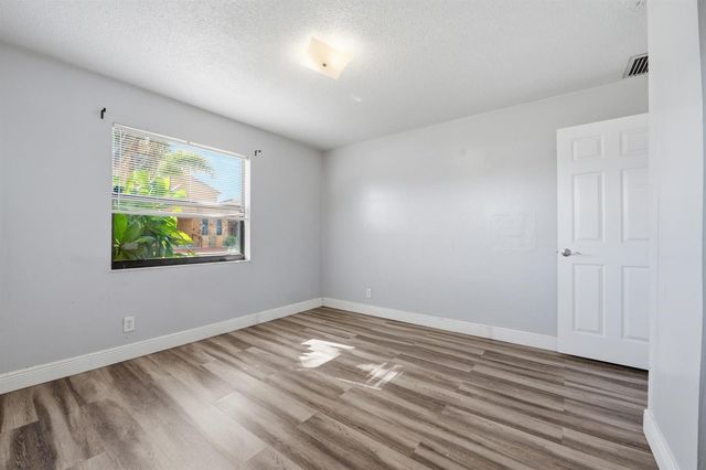 2001 A E Isaacs Avenue 2007, West Palm Beach, FL 33407