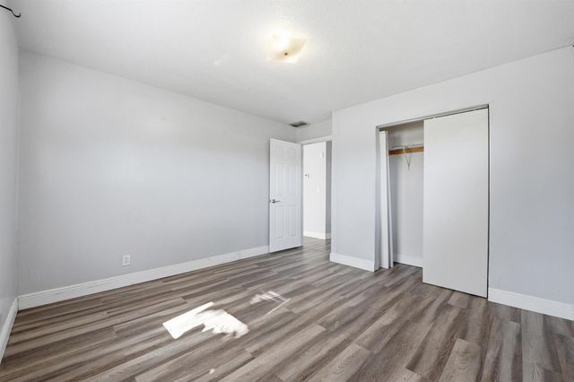 2001 A E Isaacs Avenue 2007, West Palm Beach, FL 33407