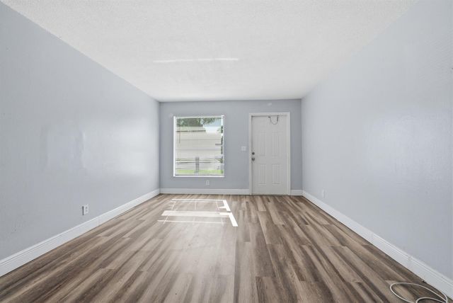 2001 A E Isaacs Avenue 2007, West Palm Beach, FL 33407