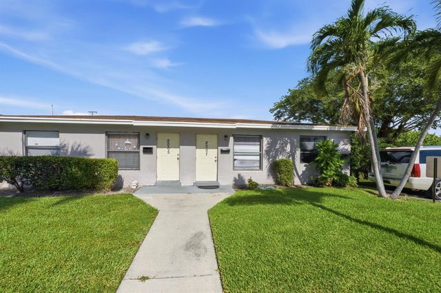 2001 A E Isaacs Avenue 2007, West Palm Beach, FL 33407