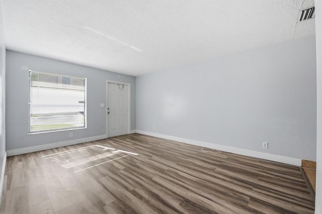 2001 A E Isaacs Avenue 2007, West Palm Beach, FL 33407
