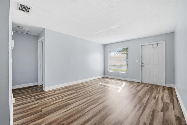 2001 A E Isaacs Avenue 2007, West Palm Beach, FL 33407